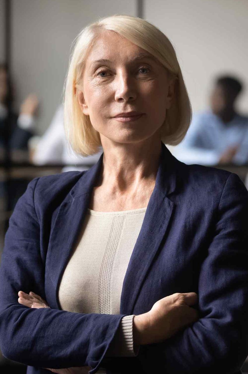 https://www.amlanconsult.com/wp-content/uploads/2019/02/team_04-850x1280.jpg