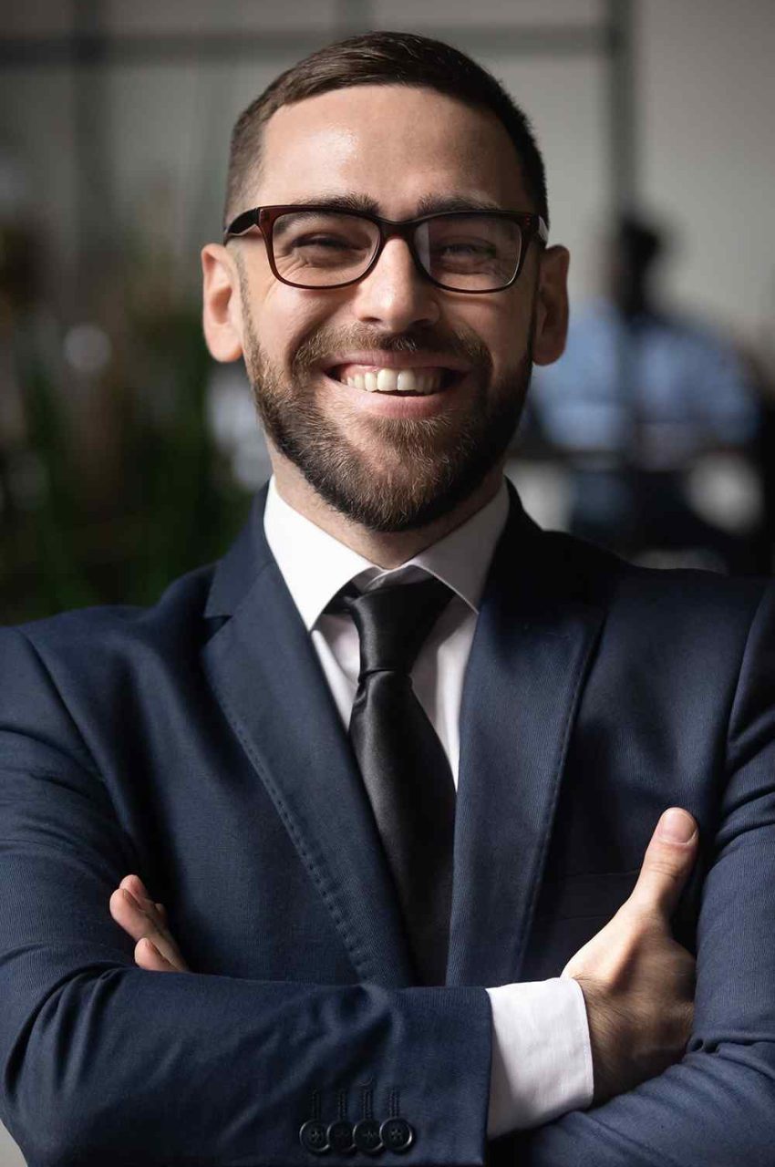 https://www.amlanconsult.com/wp-content/uploads/2020/08/team_05-850x1280.jpg